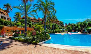 Luxe appartementen te koop in een prestigieuze strandwijk en exclusief complex, net ten oosten van de stad Marbella 22985 