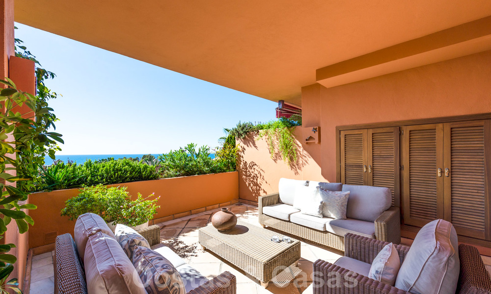 Luxe appartementen te koop in een prestigieuze strandwijk en exclusief complex, net ten oosten van de stad Marbella 22989