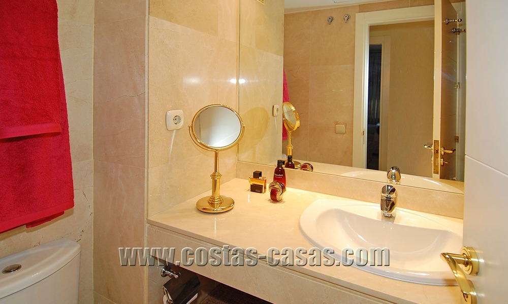 Luxe penthouse appartement te koop, eerstelijnstrand aan de New Golden Mile tussen Marbella en Estepona 13150