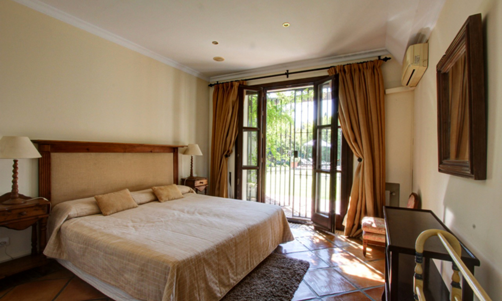 Luxe villa te koop op de Golden Mile in Marbella op wandelafstand van de strandboulevard en Puente Romano 5577