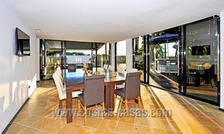 Luxe villa in moderne stijl te koop gelegen direct aan het duinenstrand in Marbella 5430 
