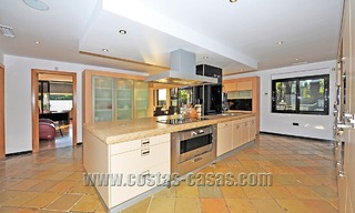 Luxe villa in moderne stijl te koop gelegen direct aan het duinenstrand in Marbella 5433 