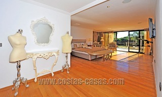 Luxe villa in moderne stijl te koop gelegen direct aan het duinenstrand in Marbella 5435 