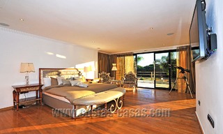 Luxe villa in moderne stijl te koop gelegen direct aan het duinenstrand in Marbella 5436 