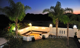 Luxe villa in moderne stijl te koop gelegen direct aan het duinenstrand in Marbella 5458 