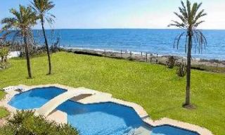Eerstelijnstrand villa te koop - Estepona - Costa del Sol 0