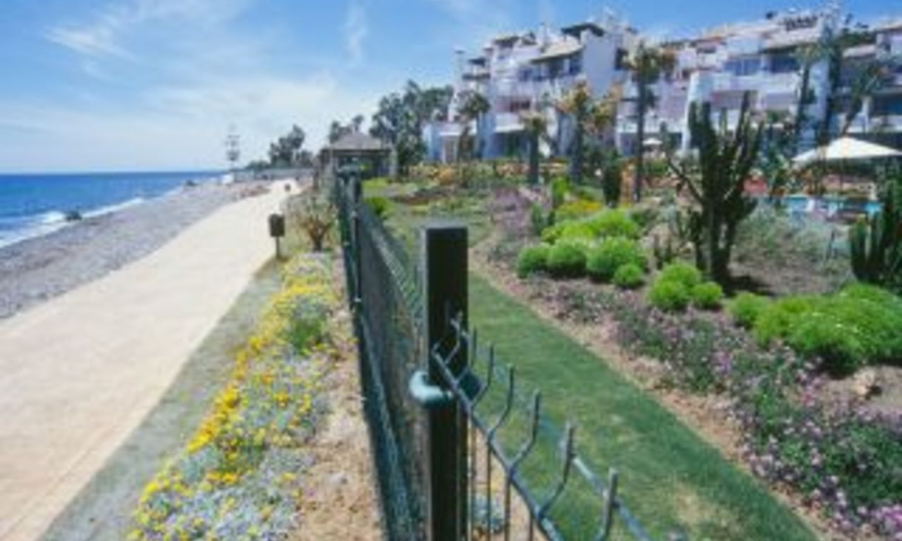 Beachfront appartement en Penthouse te koop, Puerto Banus Marbella 1